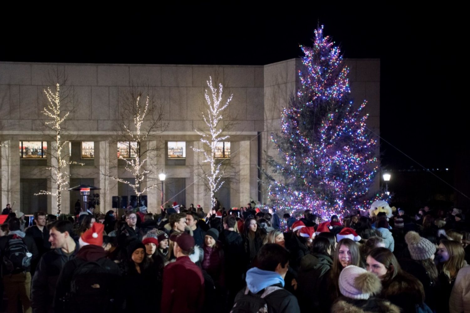 Students and Christmas tree on the Plaza