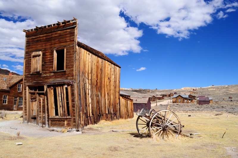 A crumbling building in a dry desert ghost town