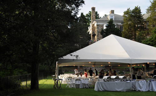 Dimensions 142 39 x 53 39 Capacity 400 tent Ideal for wedding receptions