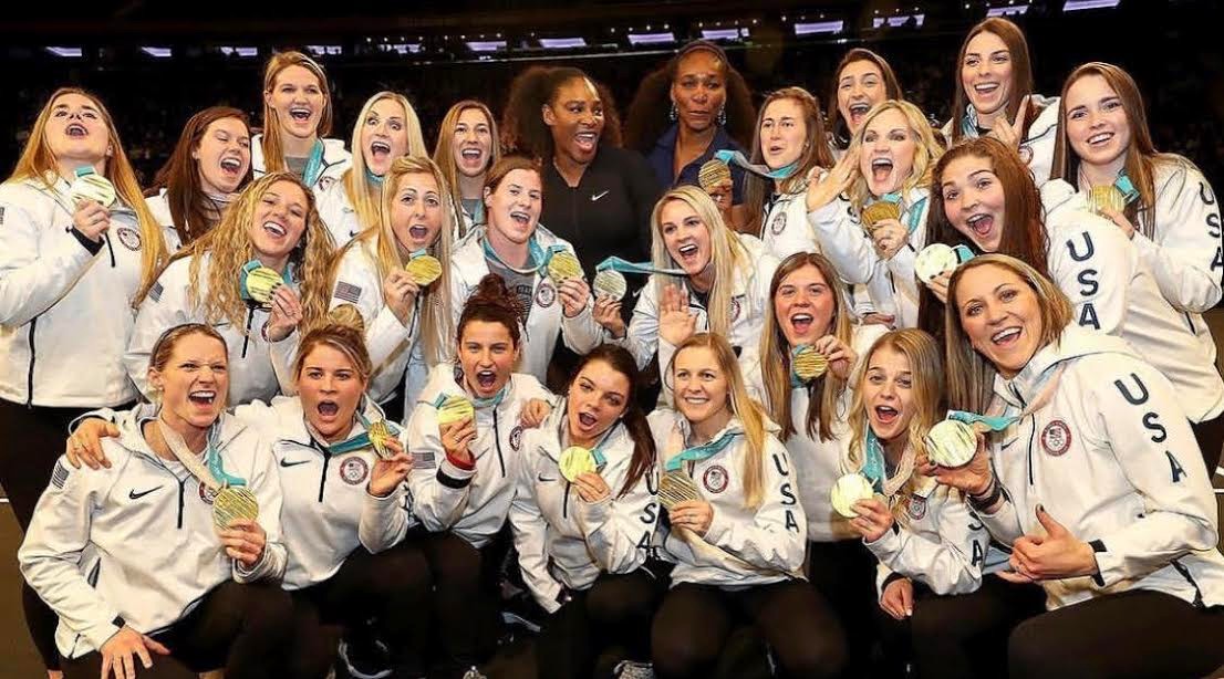 The women's hockey team with Serena and Venus Williams