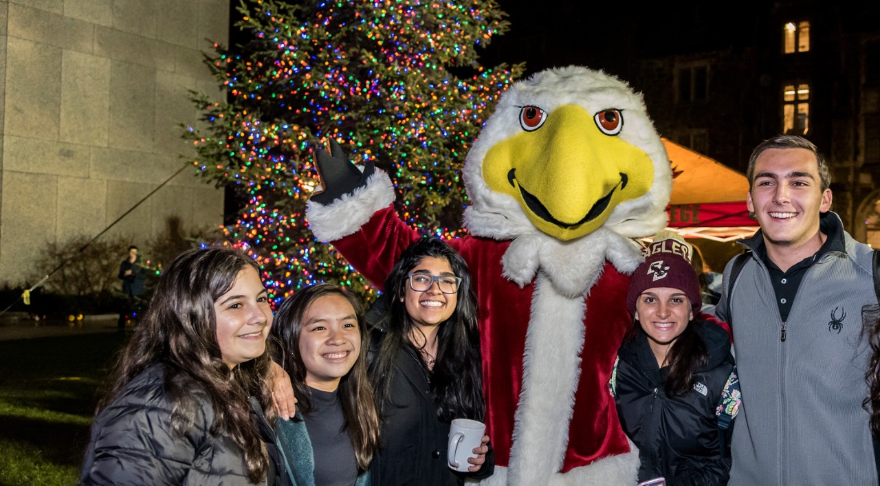 Students with Santa and Baldwin