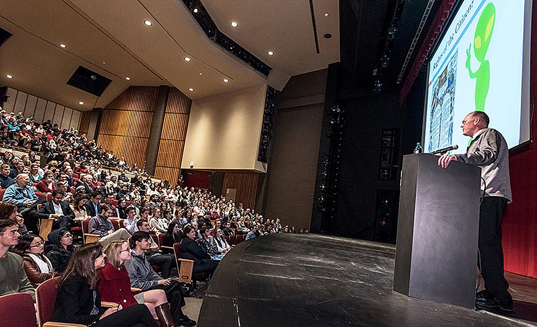 Paul Farmer, physician and cofounder of Partners in Health, delivered the inaugural lecture of the University’s Park Street Corporation Speaker Series in Health, Humanities, and Ethics. His topic was “Universal Health Care? From Slogan to Mantra.” The event took place in Robsham Theater