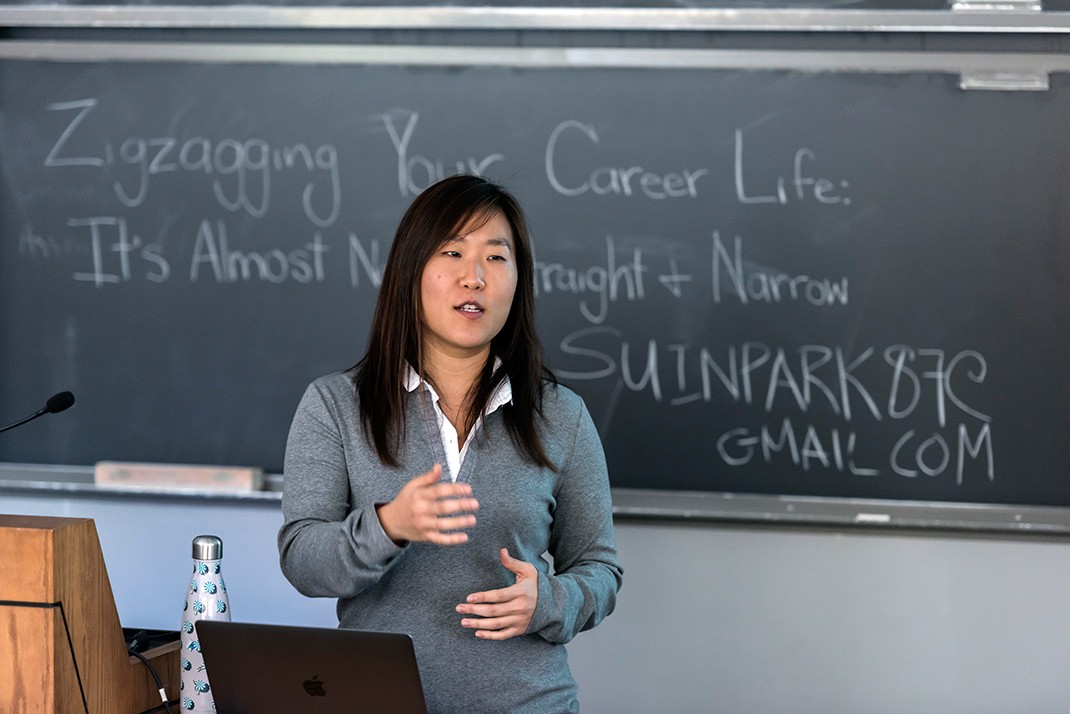Alumna and talent consultant Su In Park's seminar focused on 'Zigzagging Your Career Life: It's Almost Never straight and Narrow.' Alumna and talent consultant Su In Park's seminar focused on 'Zigzagging Your Career Life: It's Almost Never straight and Narrow.'