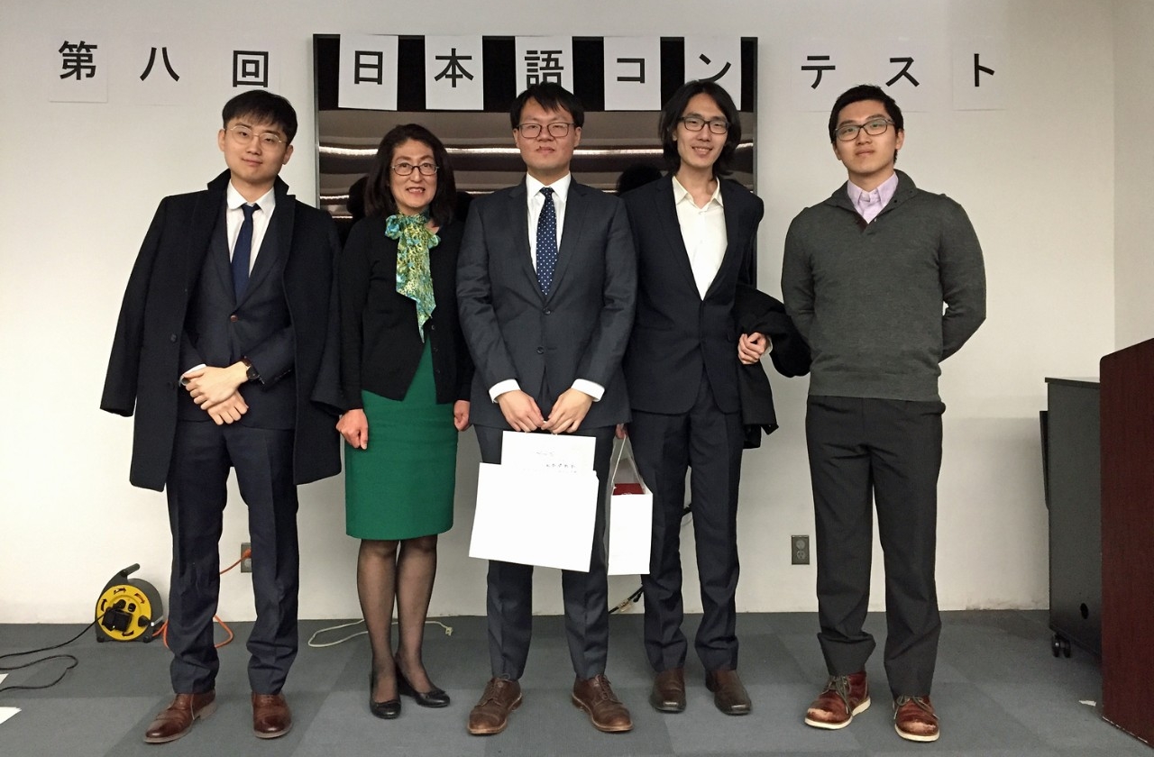 Japanese-Language-Awards-1500 Joonghwa Byeon '19, instructor Ritsuko Sullivan, Fengshu Yang '18, Hang Yin '20, Nianquie Cao '18