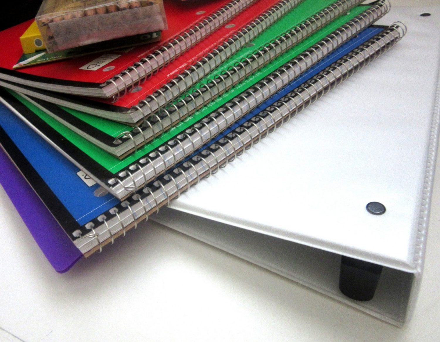 School supplies (Judy Gilmore - Pixabay)