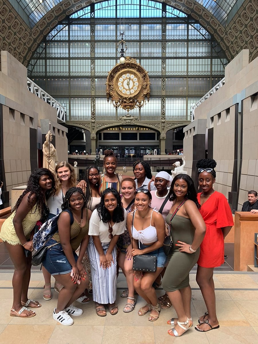 Students standing in the entryway to the Musée d'Orsay