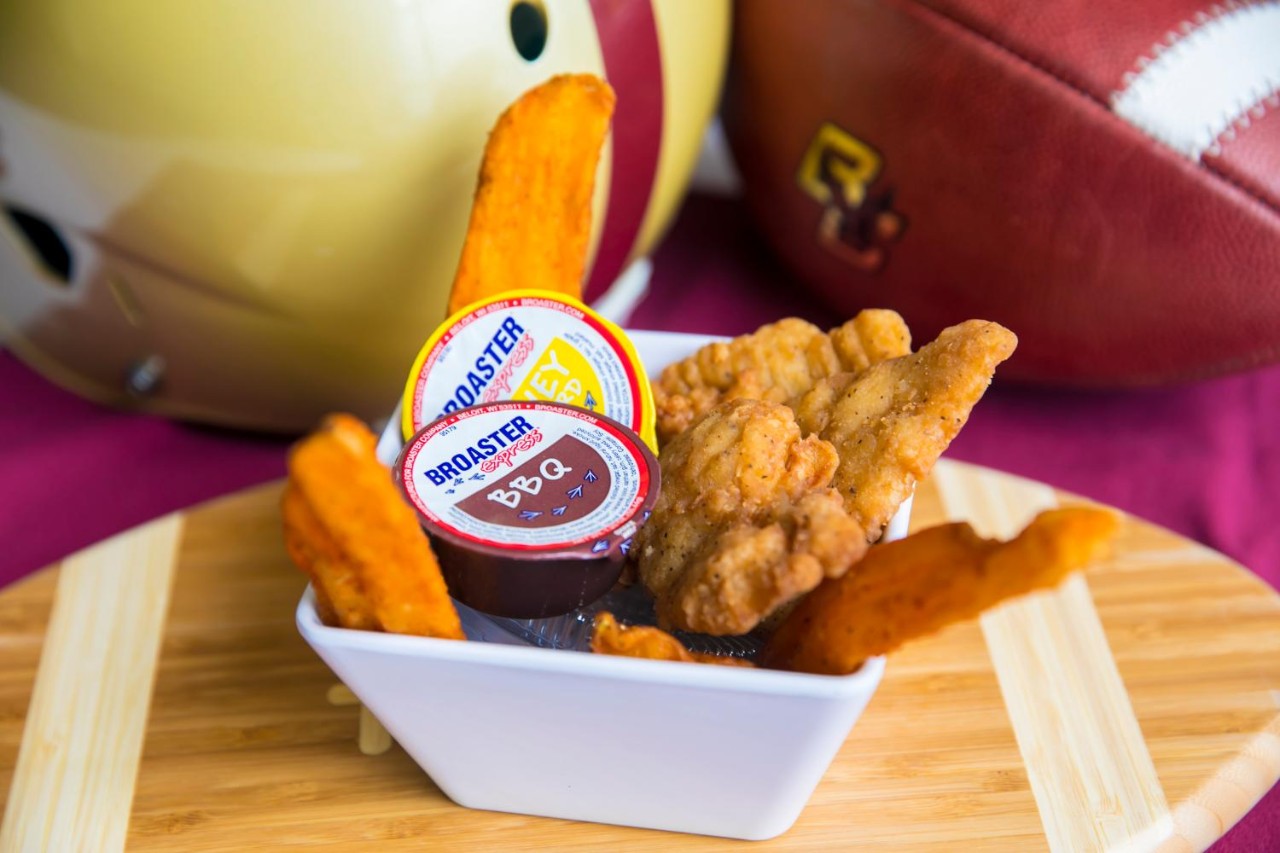 Photo of chicken tenders and wedges_5040x3360