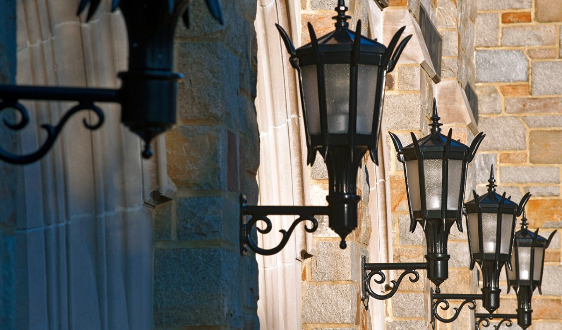 Fulton-lamps-exterior_1360x800