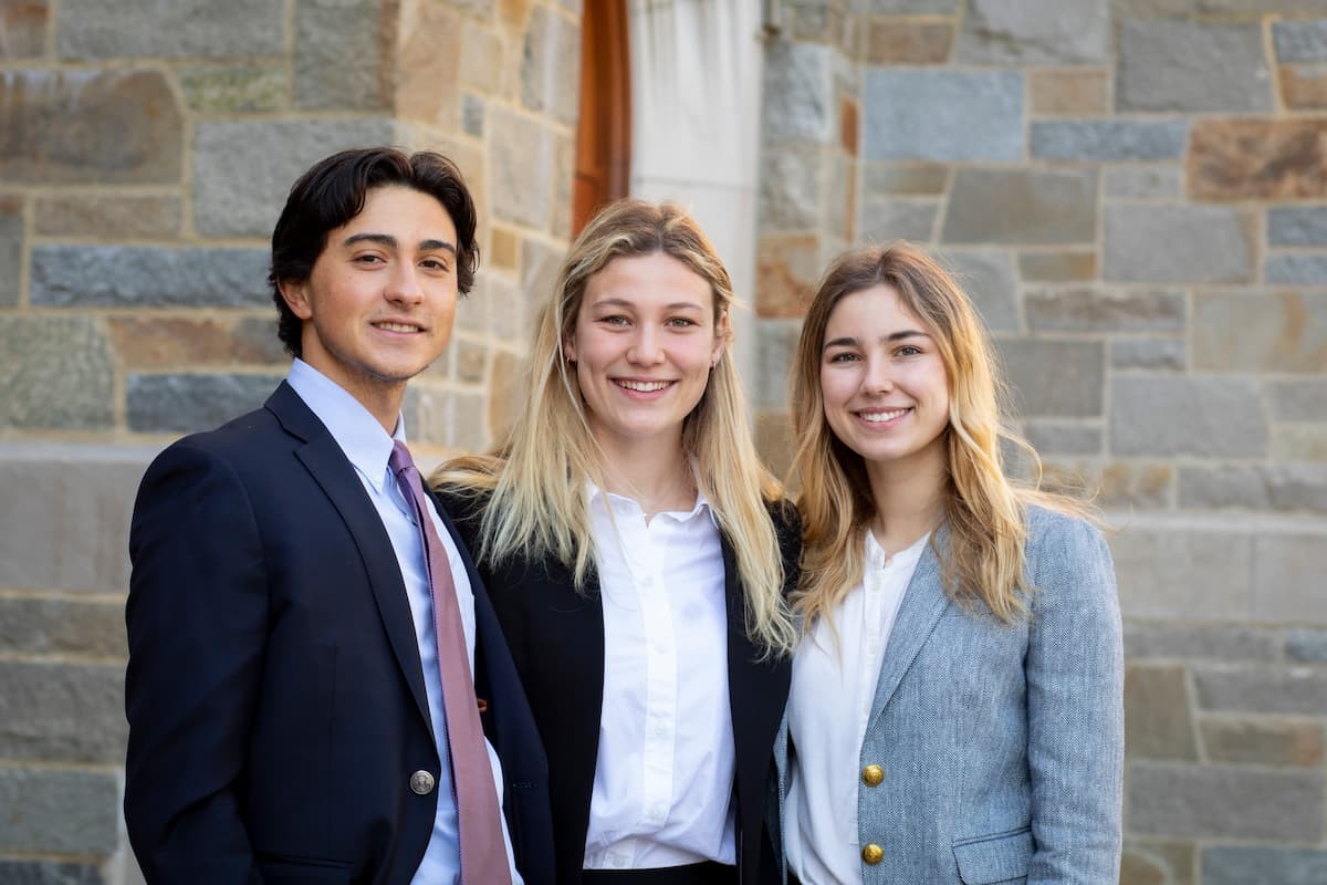 Alex Felitto ’24, CeeCee Van Pelt ’24, and Eva Van Pelt ’22 in front of Fulton Hall