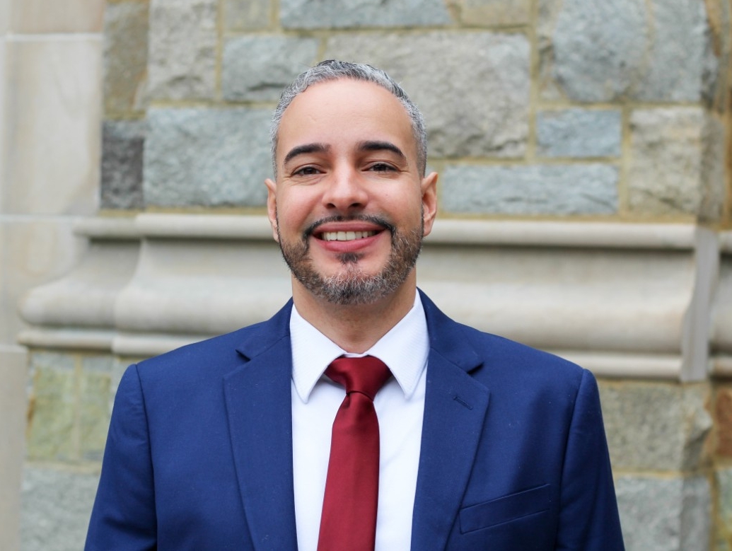 Headshot of Enmanuel Cabrera