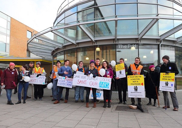 Photo of Workers picketing 