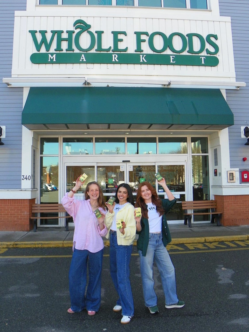 Katie Diasti '19 (center)