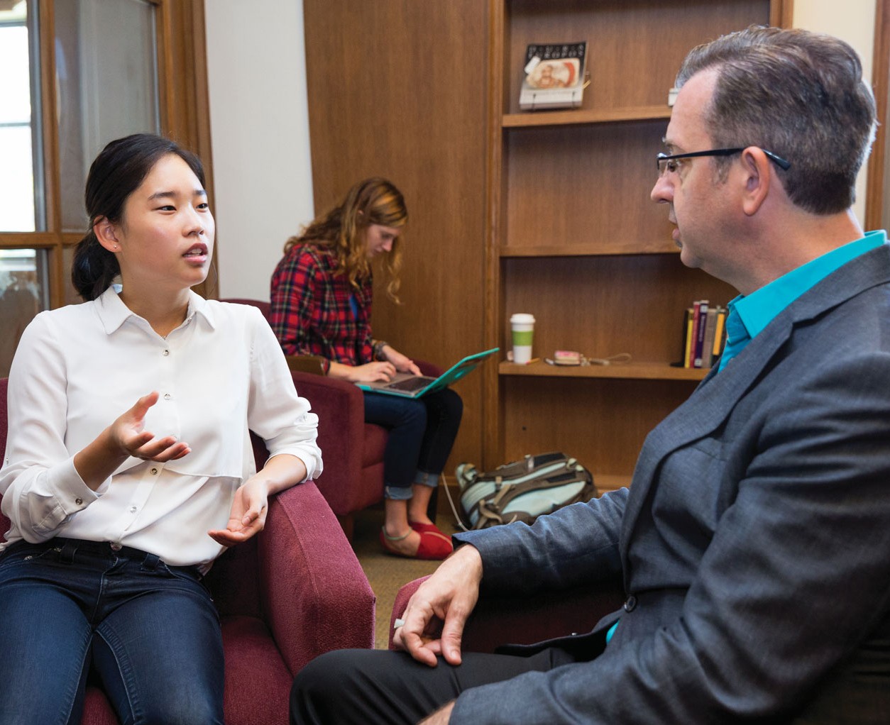 Danny Willis (right) advises Ji Won Lee ‘15