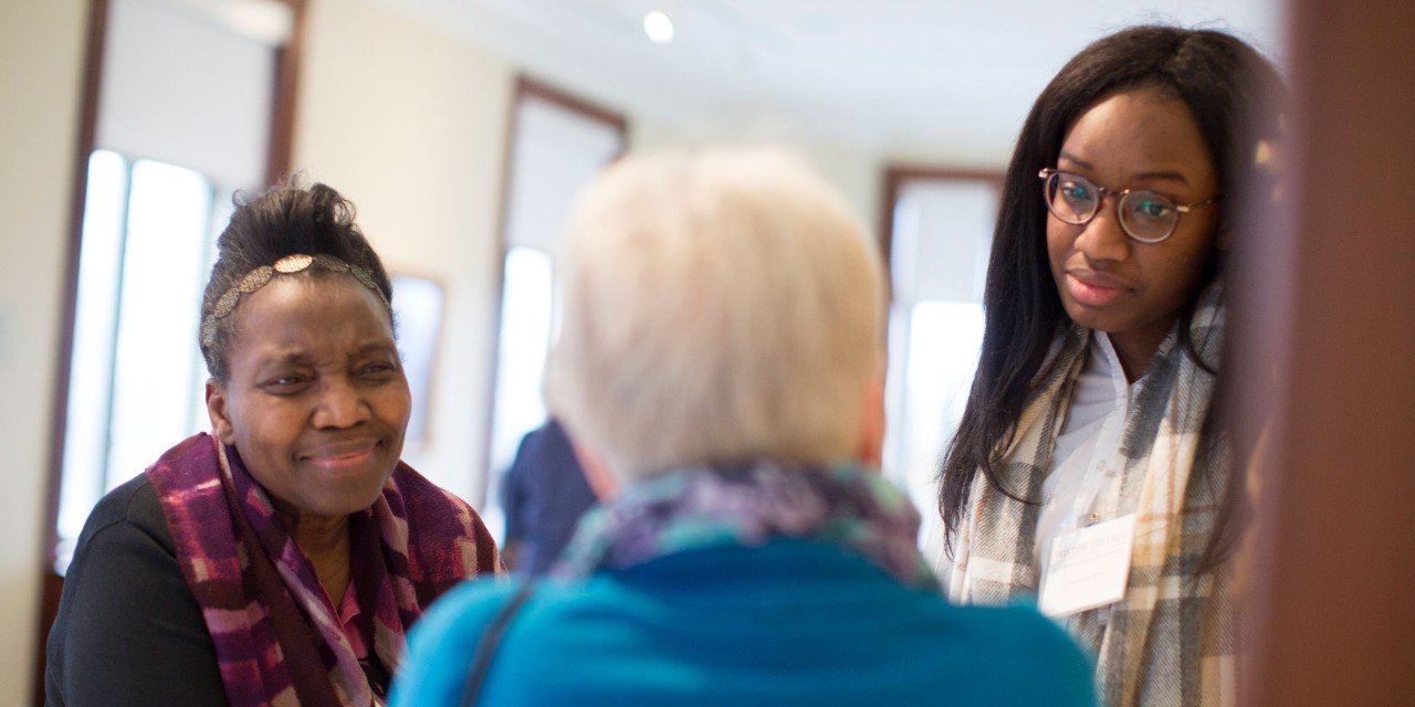 Regina Tellis and Cassandra Tellis '19 talk to Joan Nickell '54