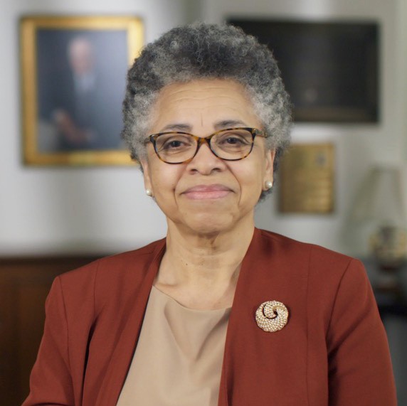 Photo of Washington honored with 2019 Kelleher Award
