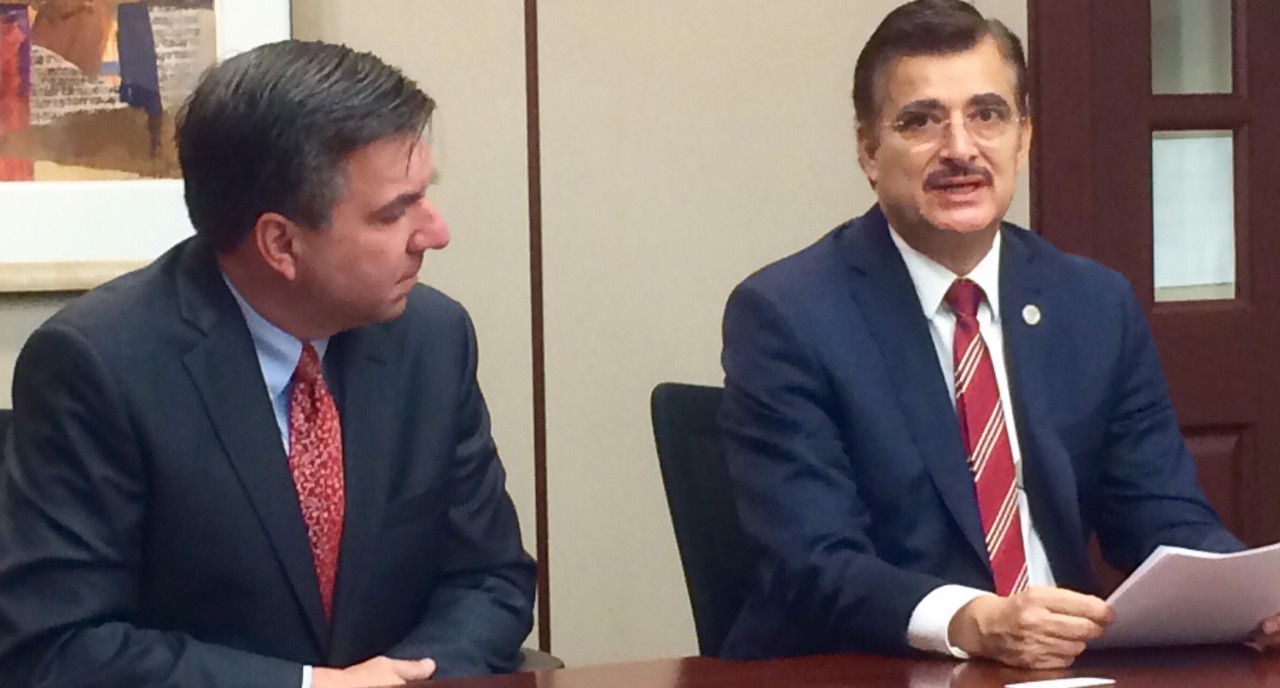 Boston College Provost David Quigley and Itzcóatl Tonatiuh Bravo Padilla, rector general of the University of Guadalajara, at the memorandum signing