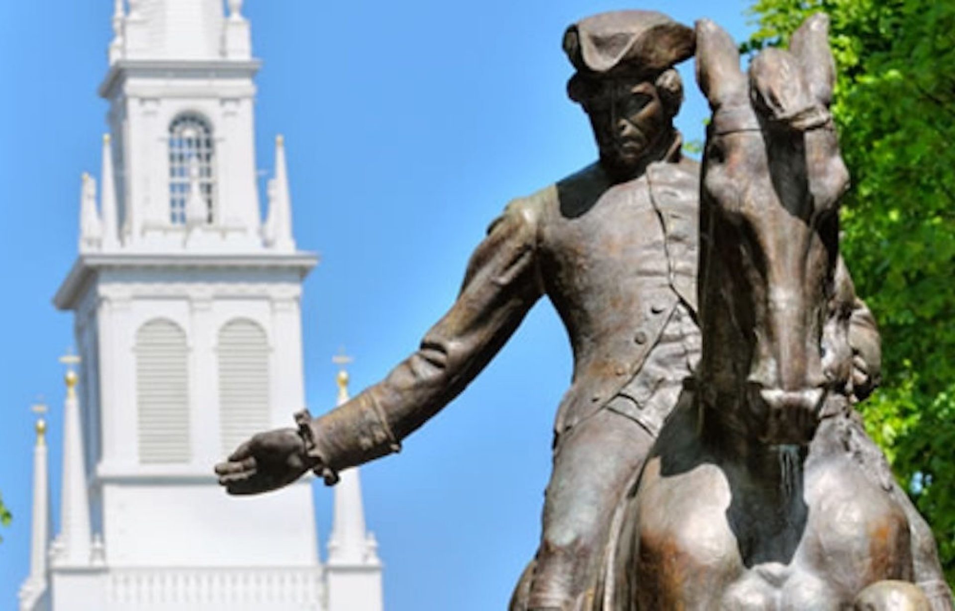 A statue of Paul Revere on his horse