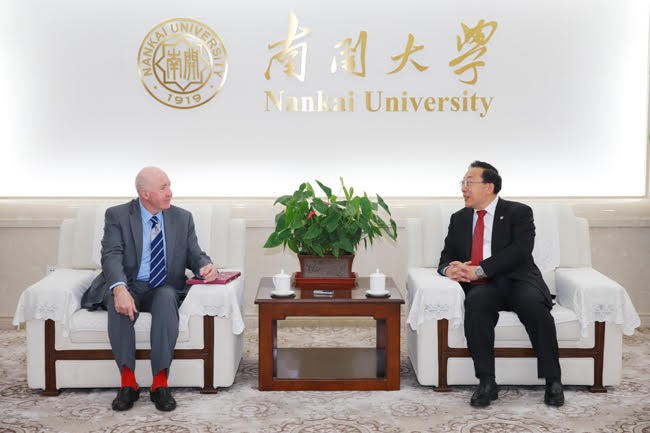 Photo of Dermot Moran Visits Nankai University