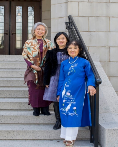 two sisters of the late Sue Nguyen, Ms. Bich Thi Nguyen (in blue) and Mrs Nancy Lee, with (center) her daughter, Ms. Glenda Lee