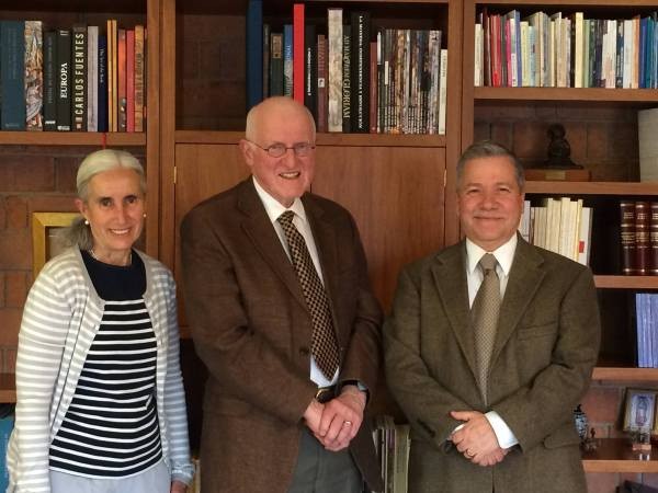 Lubben (center) meets with Iberoamericana’s Dean of Graduate Studies, Ana Bertha Perez, and Rector, David Fernandez Davalos, S.J.