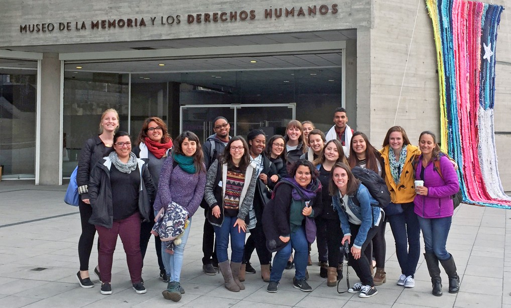 bcssw-chile-museo-memorial-1030 The cohort gathers in front of the Museum of Memory and Human Rights in Santiago, Chile.
