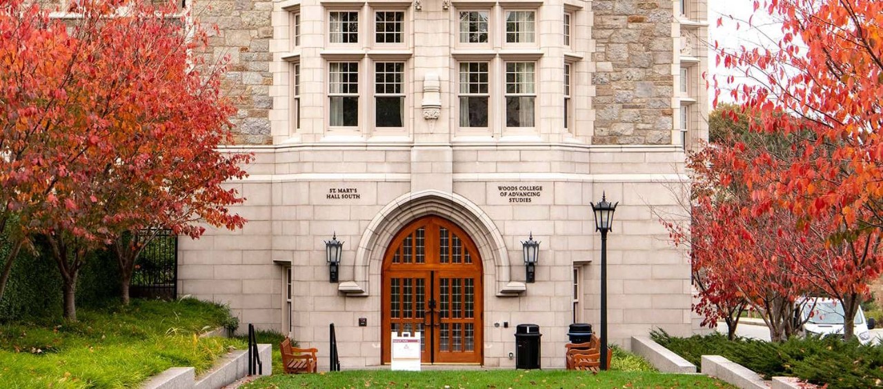 Students waking in upper campus in the fall