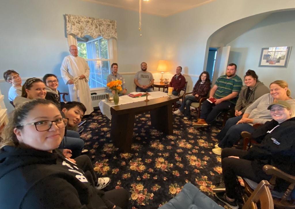 Manresa Retreat Fall 2022 group of students and priest