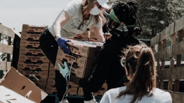 volunteering-foodbank_by-joel-muniz-2