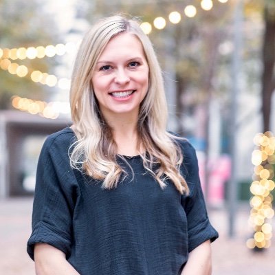 Jackie Mader headshot