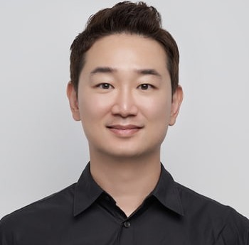 Mo Jones-Jang Headshot