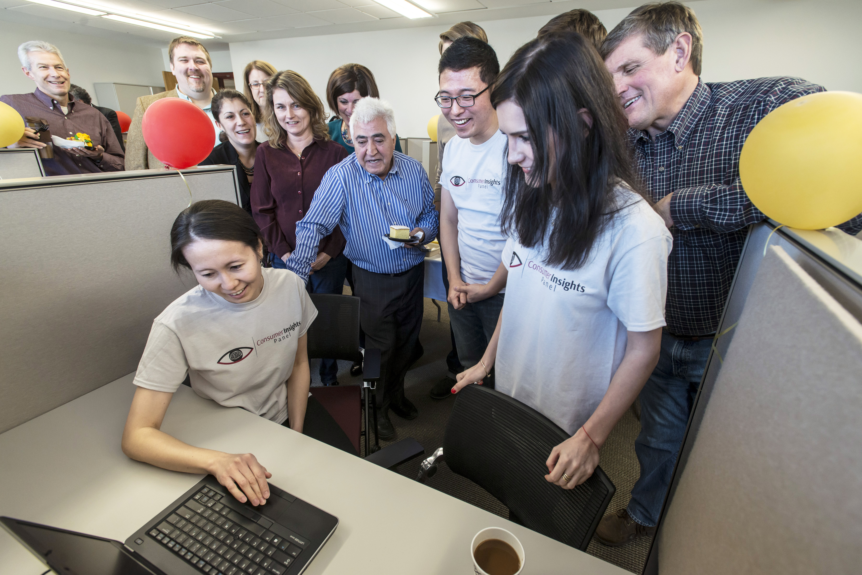 faculty and students in the new Consumer Insights marketing lab