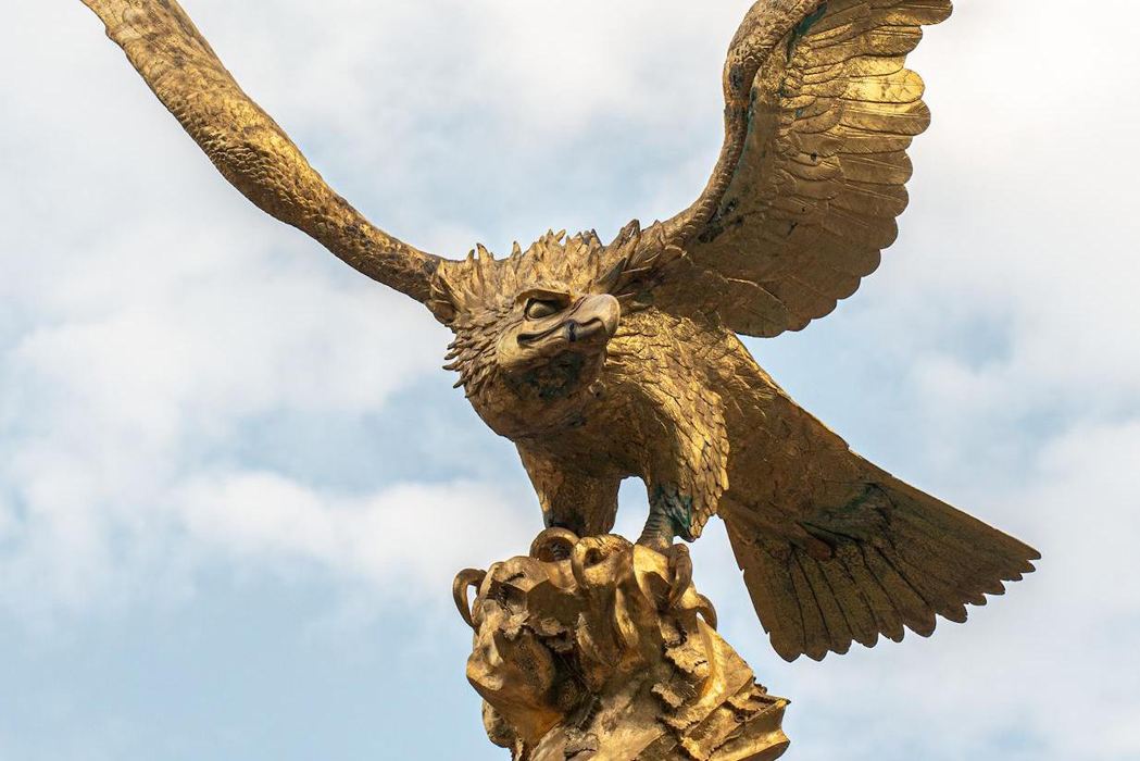 golden eagle statue