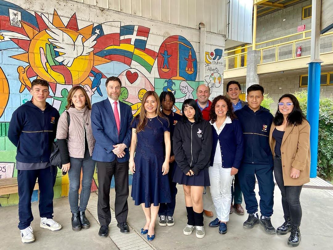 Stanton Wortham and Deoksoon Kim with Chilean leaders