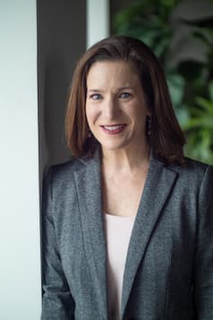 Heyer Headshot 2019 indoor_squoosh