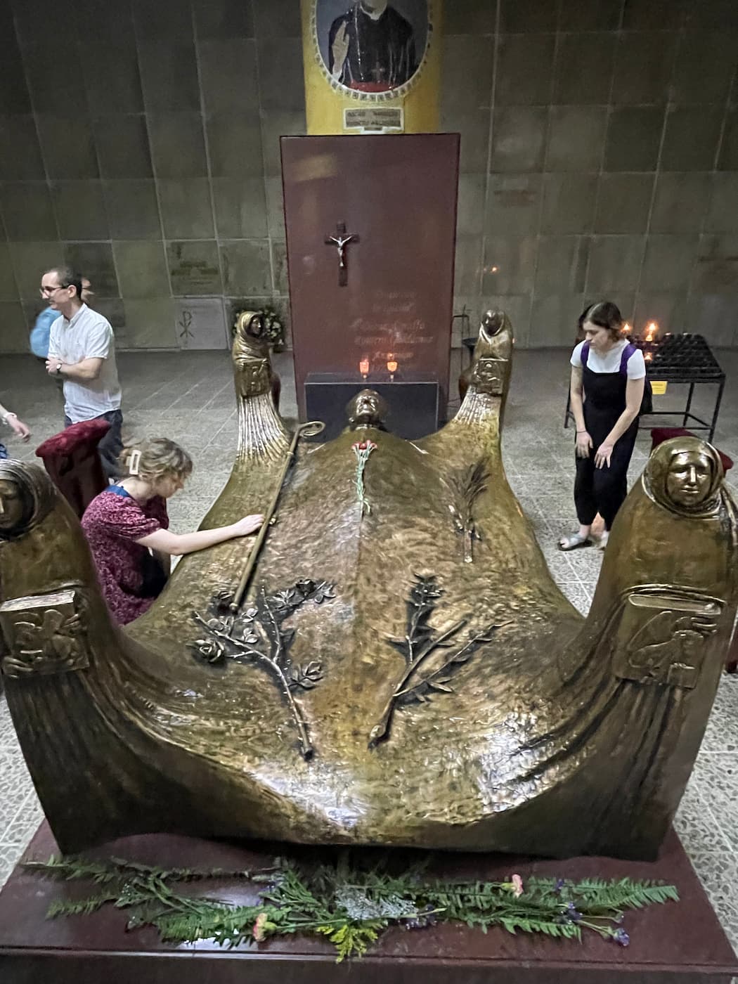 Students prayed at the tomb of Archbishop Romero