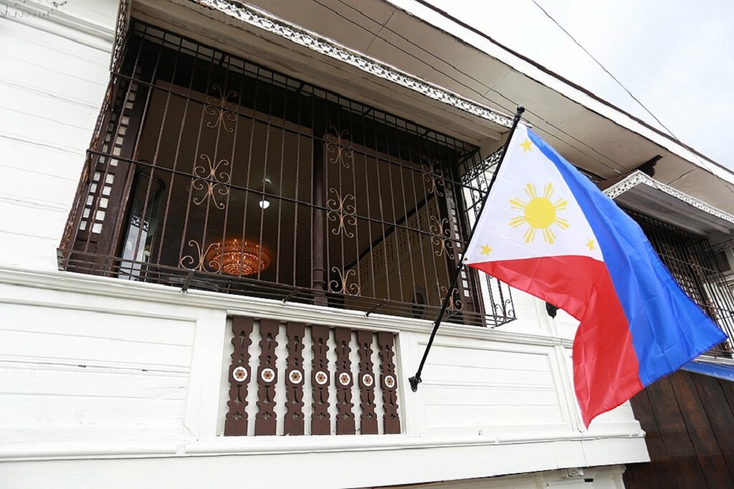 Delegation from the Philippines meet with BC faculty and administrators